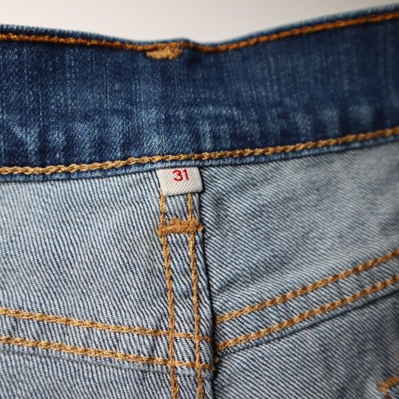 Levi's Jean Shorts, Distressed Detail, Size 31. 99% Cotton. - Picture 2 of 5
